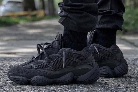 yeezy 500 with black pants.